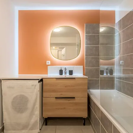 Avec Parking Et Terrasse