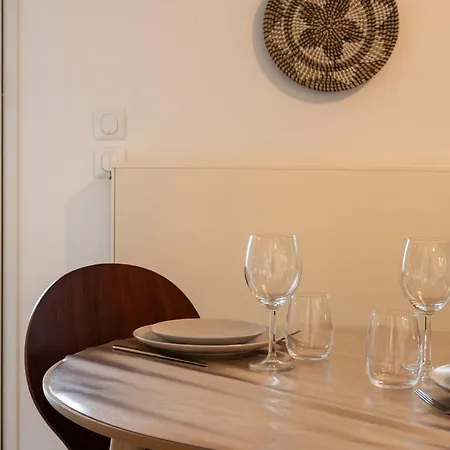 شقة Avec Parking Et Terrasse *