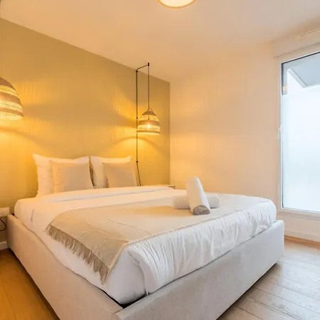 Avec Parking Et Terrasse شقة