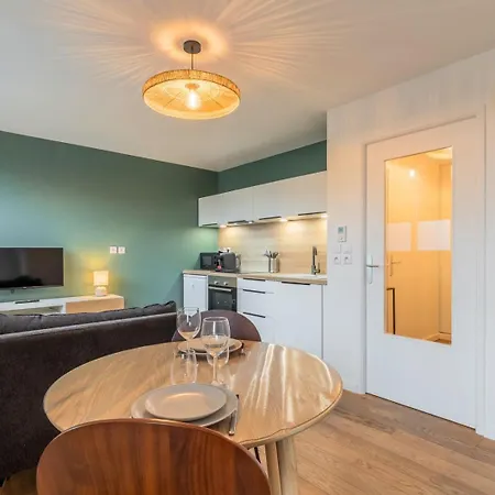 Avec Parking Et Terrasse