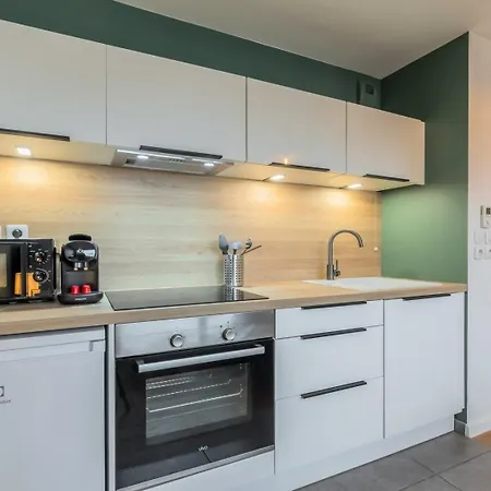 Avec Parking Et Terrasse شقة